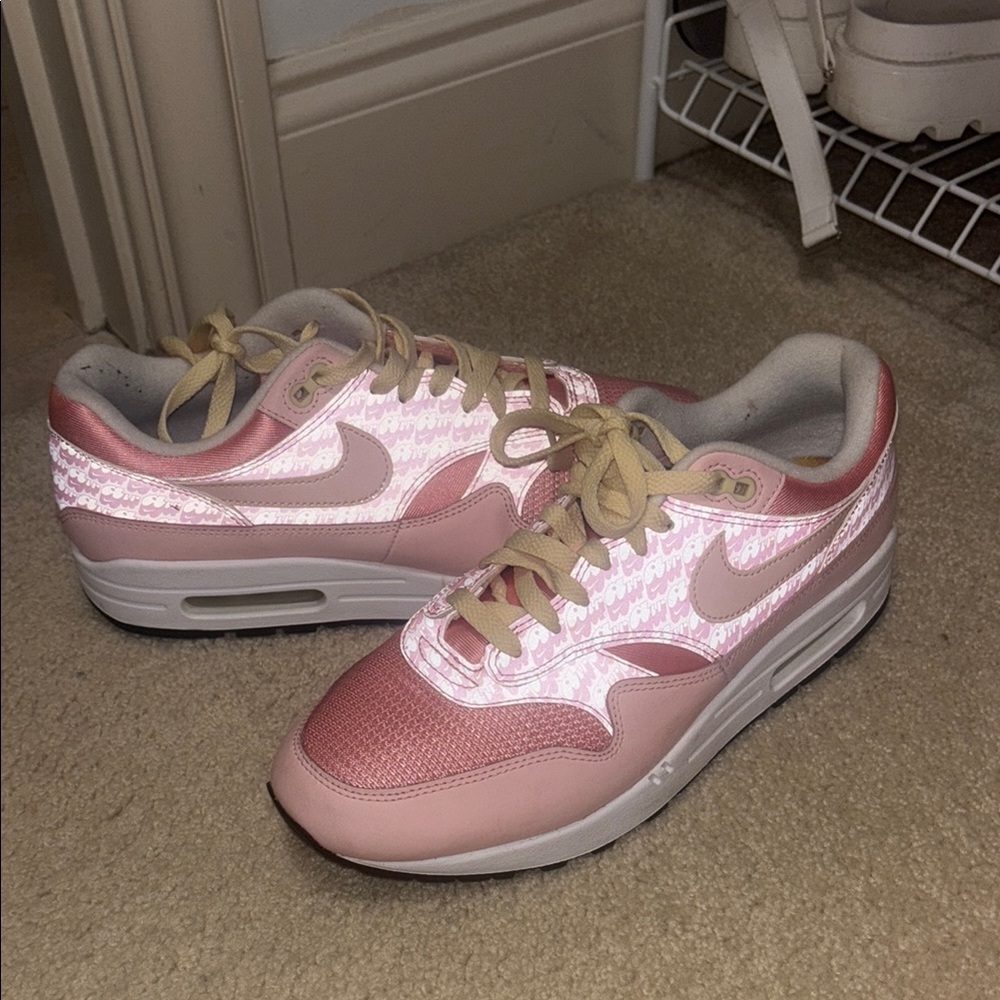 Nike Pink lemonade Sneakers airmax 90